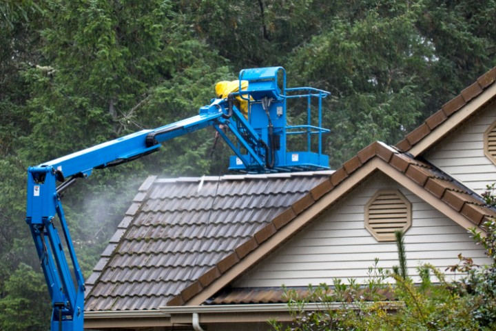 LA Blast Away Roof Washing