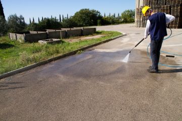 Concrete Cleaning, Power Washing in Miracle Mile, California